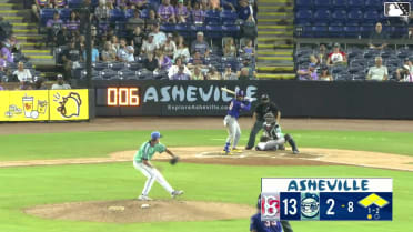 Elian Peña singles on a ground ball to center fielder Anthony Huezo. John Spikerman scores. Daiverson Gutierrez scores. Sammy Stafura to 2nd.