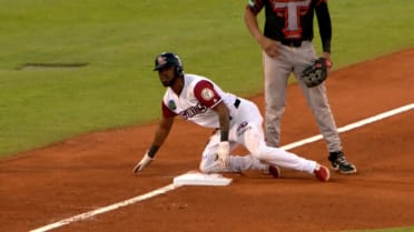 Taylor y Carreras se roban 3ra y 2da