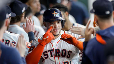 Yainer Diaz's two-run home run (9)