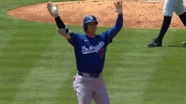 Shohei Ohtani produce y luego anota