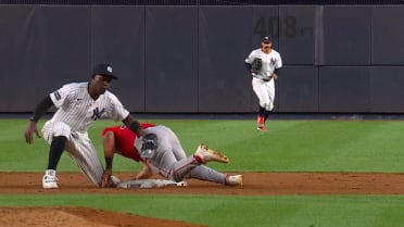 Austin Wells catches Nate Eaton stealing after review