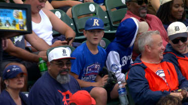 Fan at Comerica Park makes great grab in stands!