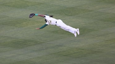 Joshua Kuroda-Grauer's difficult diving catch