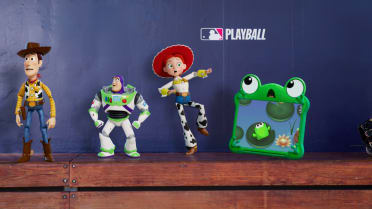 Mookie Betts, his daughter star in Toy Story 5 promo