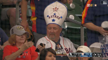 Astros fan sports a homemade 'pope hat'