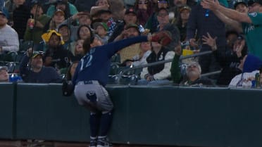 Josh Naylor's catch overturned after review