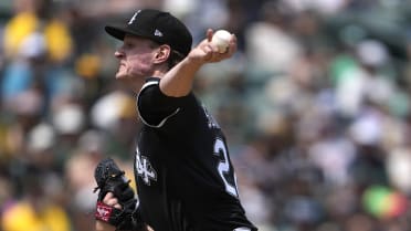 Noah Schultz strikes out Denzel Clarke