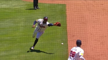 Ozzie Albies makes a sweet glove flip to first base
