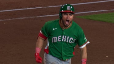 Jonrón de tres carreras de Jonathan Aranda 