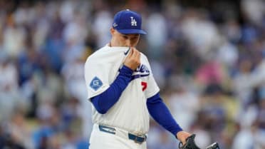 Blake Snell sale de apuros tempranos con un ponche