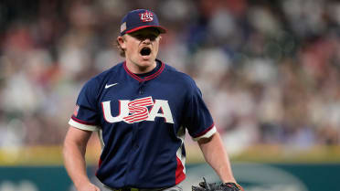 Logan Webb freezes Abraham Toro