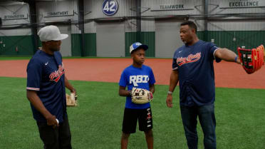 Chance Singletary learns from Hall of Famers