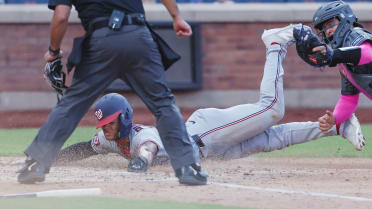 Carson Benge retira a Andrew Pinckney en home