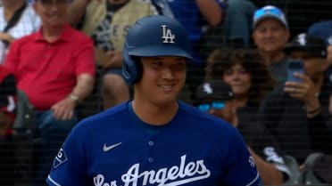 Ohtani y Murakami comparten una risa tras bola de foul 