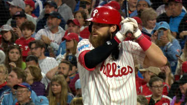 Brandon Marsh lifts sac fly, plates Adolis García