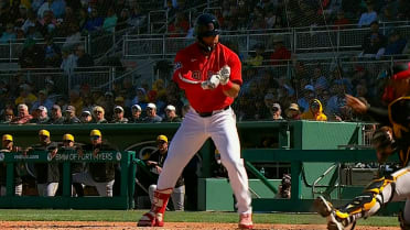 Wilyer Abreu's bat breaks mid swing