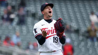 Eric Orze secures the save, Twins' sweep of Tigers