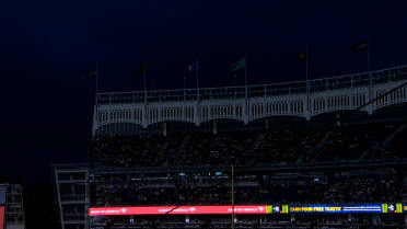 Lights flicker on and off twice at Yankee Stadium