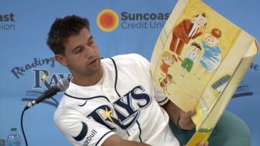 Rays visit Tampa Bay Boulevard Elementary School