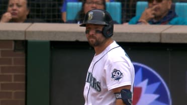 Jhonny Pereda scores on double play