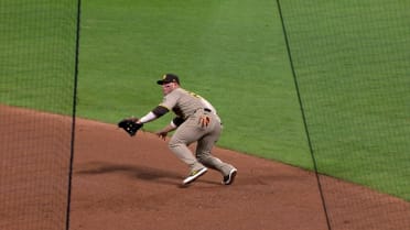 Ty France's diving grab