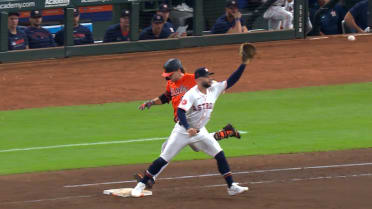 Gunnar Henderson reaches first safely after challenge