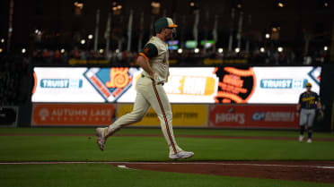 Alonso's homer confirmed after umpire review