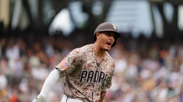 Manny Machado's solo home run (26)