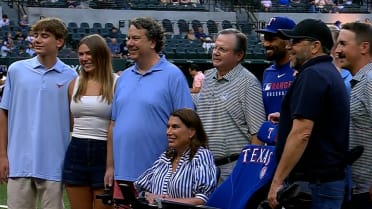 Marcus Semien presents Rangers-themed wheelchair