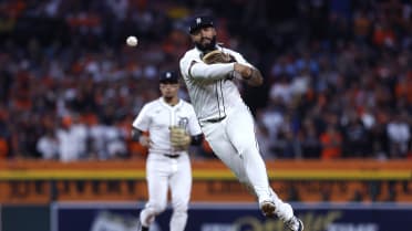 Gleyber Torres nabs Randy Arozarena after review