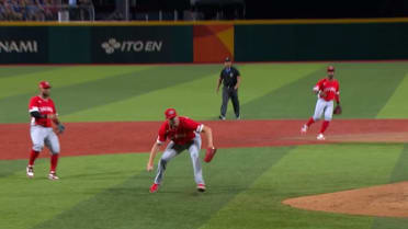 Brock Dykxhoorn luce su defensa  