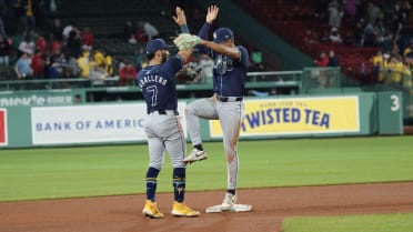 Kevin Kelly closes out the Rays' victory