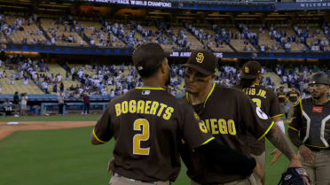 Mason Miller forces a popout to seal Padres win