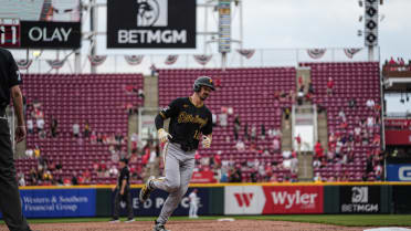 Bryan Reynolds trae dos con jonrón