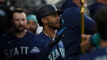 Julio Rodríguez's solo home run (6)