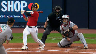Steven Kwan extiende su racha de hits a 19 juegos