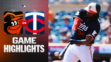 Josh Bell goes 3-for-5 in Twins' hit parade