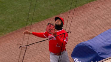 Jeimer Candelario's catch in foul territory