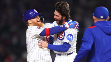 Justin Turner pega un doble de oro de dos rayas