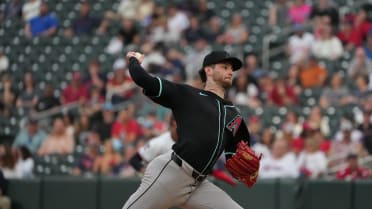 Ryne Nelson escapes a bases-loaded jam