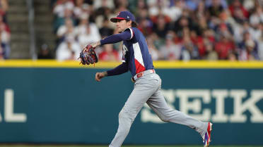 Brice Turang atrapa el lineazo