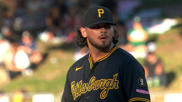 Jared Jones strikes out Jacob Wilson