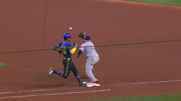 Rodríguez beats out the double play after review