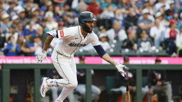 J.P. Crawford lines a single in the 5th inning
