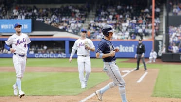 Jake Mangum scores on wild pitch