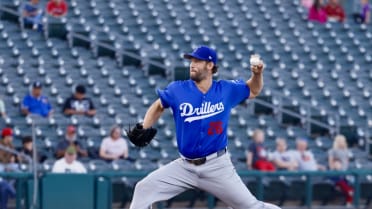 Clayton Kershaw strikes out four batters | 04/23/2025 | Los