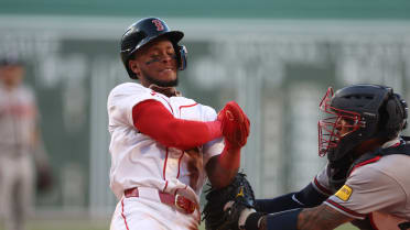 Mauricio Dubón throws out Ceddanne Rafaela at home