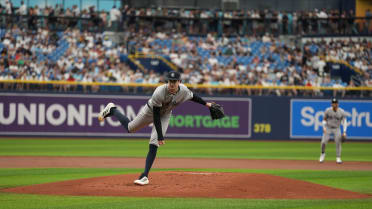 Cam Schlittler poncha a Jonathan Aranda