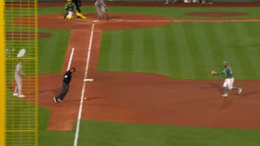 DJ LeMahieu's foul ball stands after review