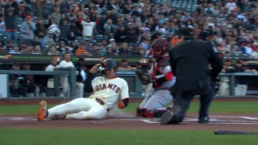 Reds nab Jung Hoo Lee at home in the 1st